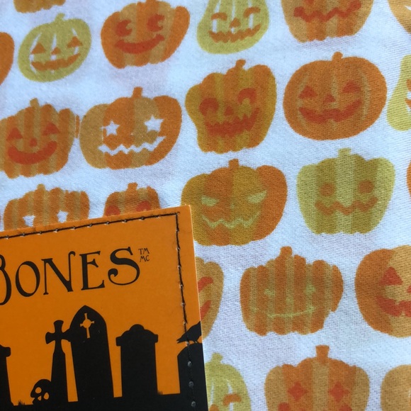 Skull & Bones Halloween Jack o Lantern Pumpkins Pillowcases - Picture 6 of 7
